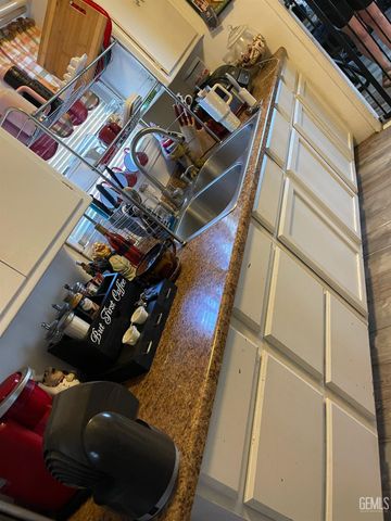 1104 Castaic, Bakersfield, CA 93308