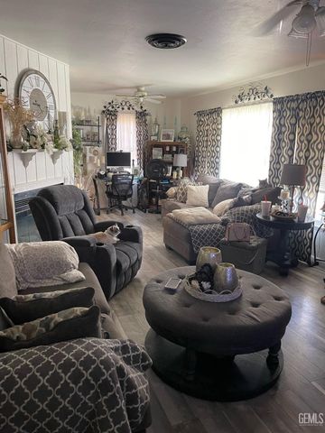 1104 Castaic, Bakersfield, CA 93308