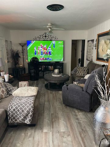 1104 Castaic, Bakersfield, CA 93308