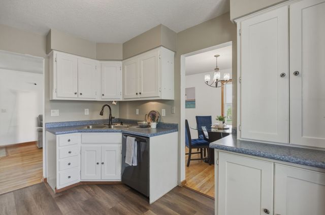 1000 E Watrous Avenue, Des Moines, IA 50315