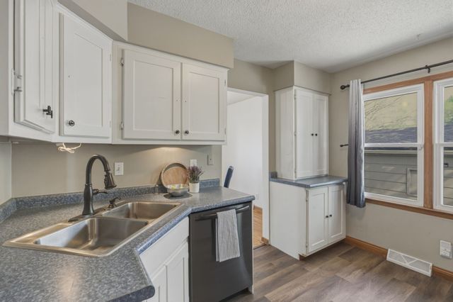 1000 E Watrous Avenue, Des Moines, IA 50315