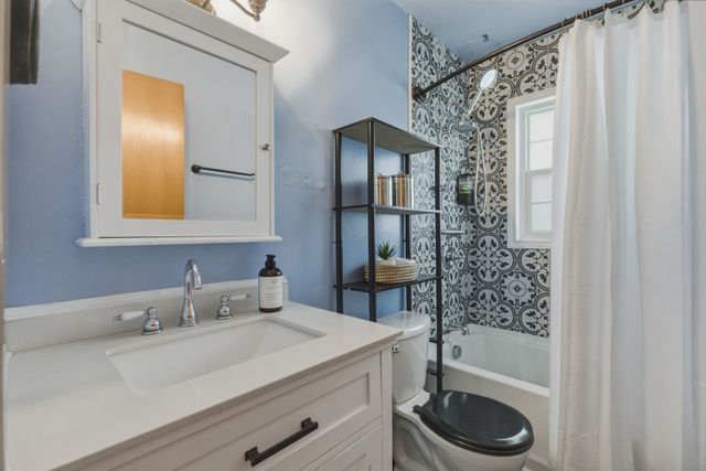 1000 E Watrous Avenue, Des Moines, IA 50315