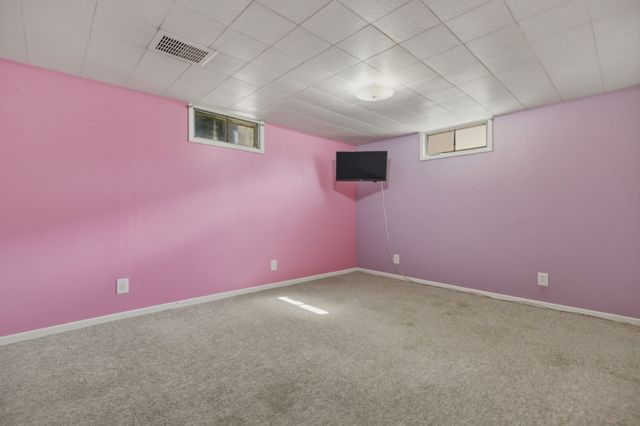 1000 E Watrous Avenue, Des Moines, IA 50315