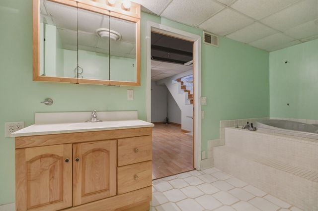 1000 E Watrous Avenue, Des Moines, IA 50315