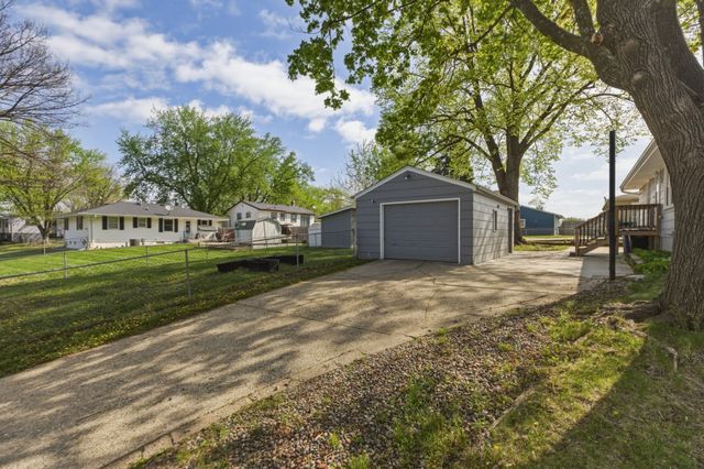 1000 E Watrous Avenue, Des Moines, IA 50315