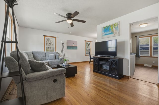 1000 E Watrous Avenue, Des Moines, IA 50315