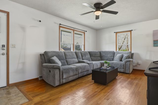 1000 E Watrous Avenue, Des Moines, IA 50315