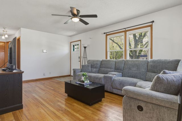 1000 E Watrous Avenue, Des Moines, IA 50315