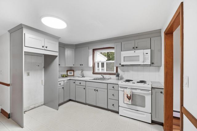 32 Dividence Rd, Reading, MA 01867