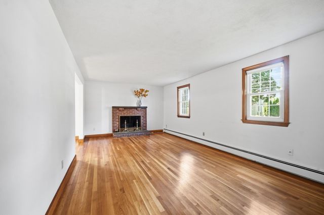 32 Dividence Rd, Reading, MA 01867