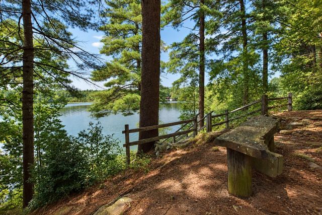 9 Lakeview Ter., Middleboro, MA 02346