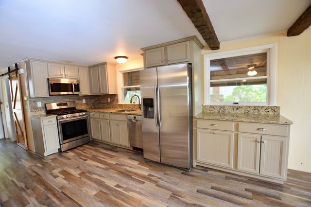9 Lakeview Ter., Middleboro, MA 02346