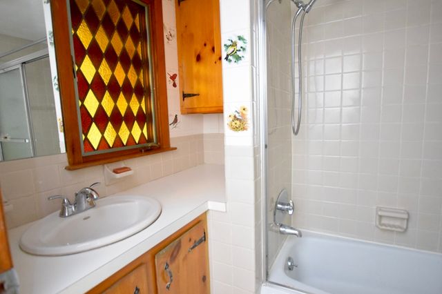 9 Lakeview Ter., Middleboro, MA 02346