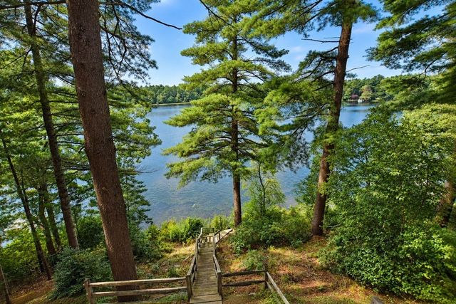 9 Lakeview Ter., Middleboro, MA 02346