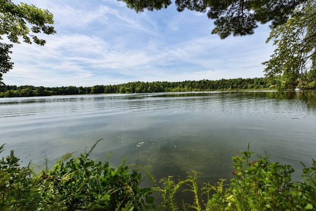 9 Lakeview Ter., Middleboro, MA 02346