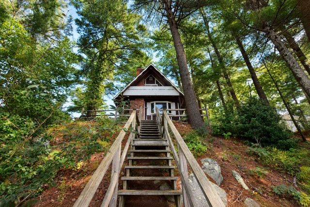 9 Lakeview Ter., Middleboro, MA 02346