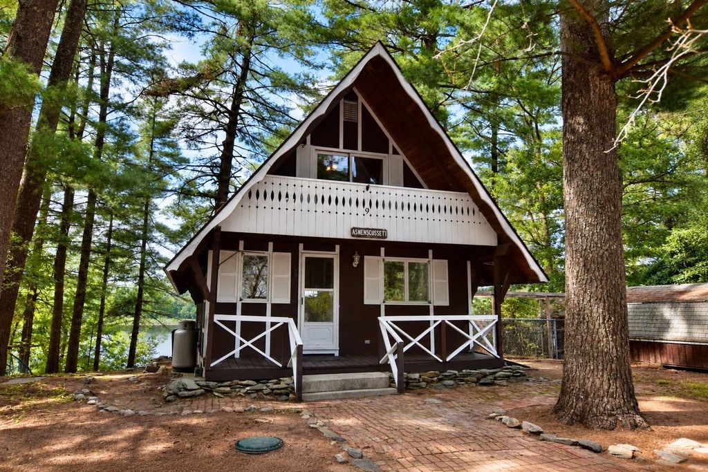 9 Lakeview Ter., Middleboro, MA 02346