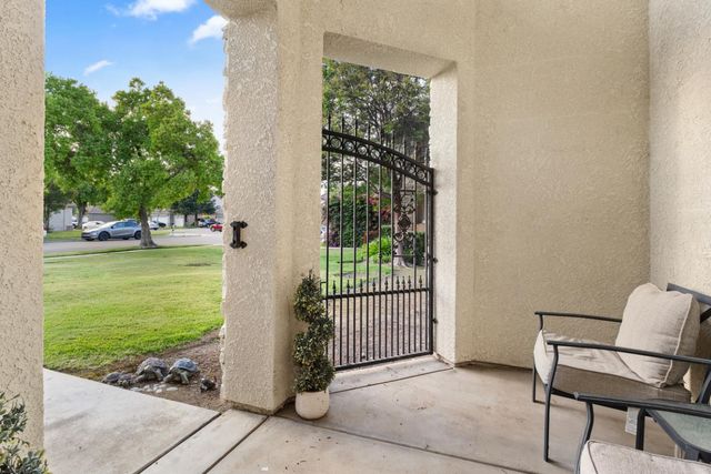 1989 S Orangewood Drive, Fresno, CA 93727