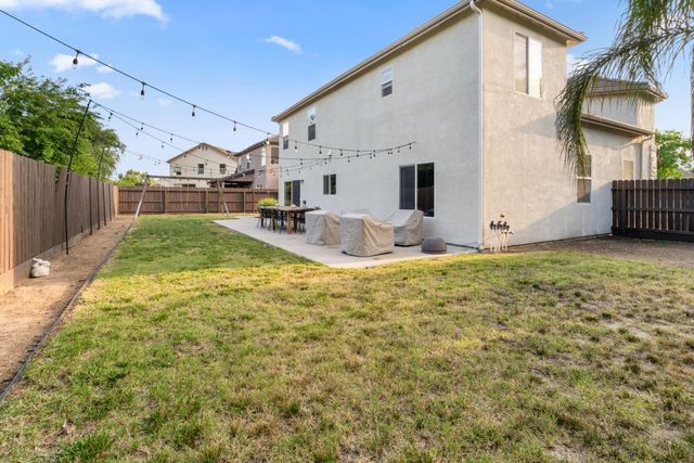 1989 S Orangewood Drive, Fresno, CA 93727