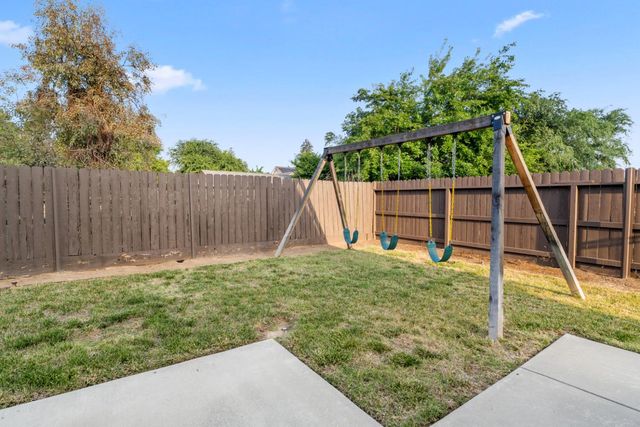1989 S Orangewood Drive, Fresno, CA 93727