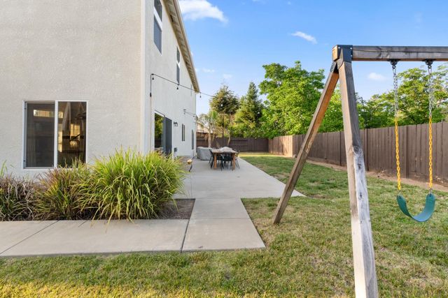1989 S Orangewood Drive, Fresno, CA 93727