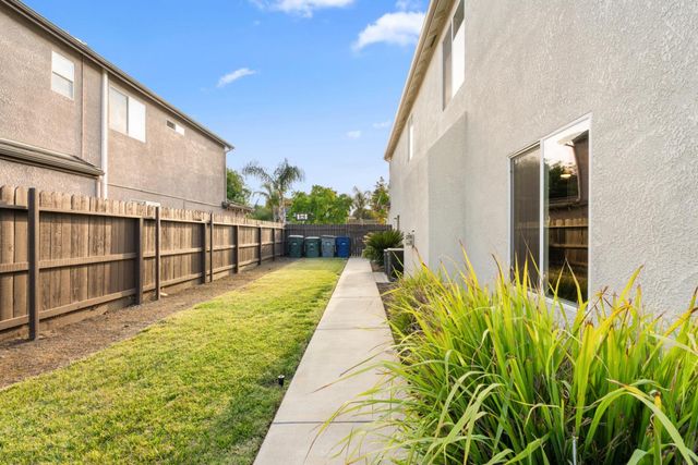 1989 S Orangewood Drive, Fresno, CA 93727