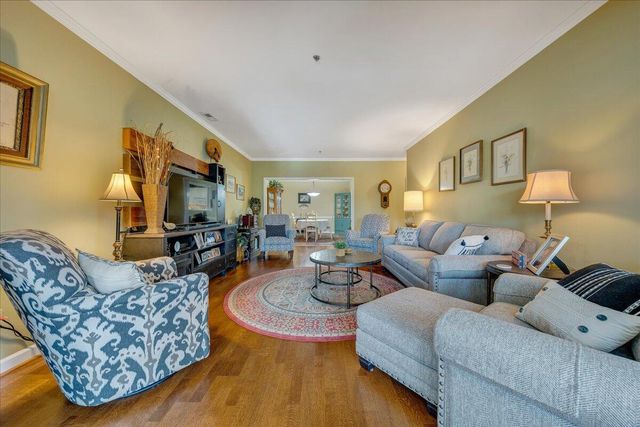 3040 McVitty Forest Dr Apt 211, Roanoke, VA 24018