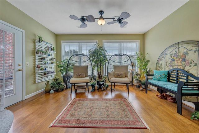 3040 McVitty Forest Dr Apt 211, Roanoke, VA 24018