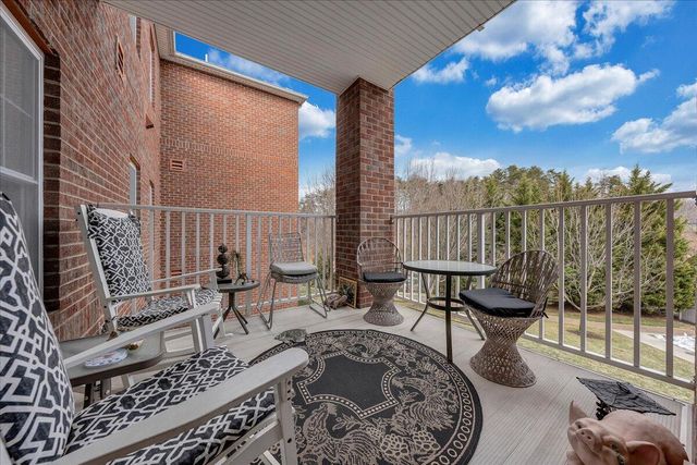 3040 McVitty Forest Dr Apt 211, Roanoke, VA 24018