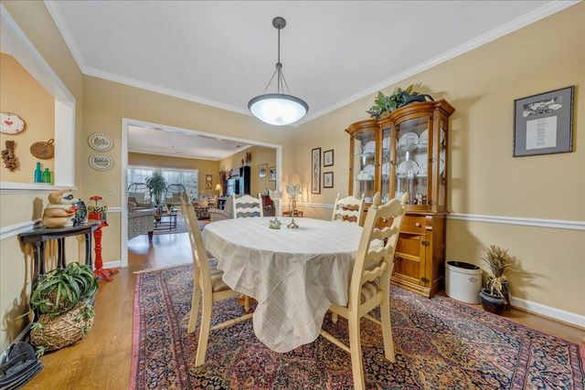 3040 McVitty Forest Dr Apt 211, Roanoke, VA 24018
