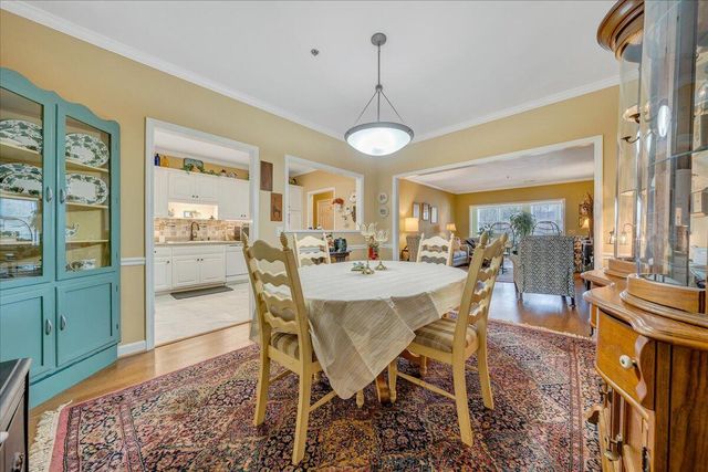 3040 McVitty Forest Dr Apt 211, Roanoke, VA 24018