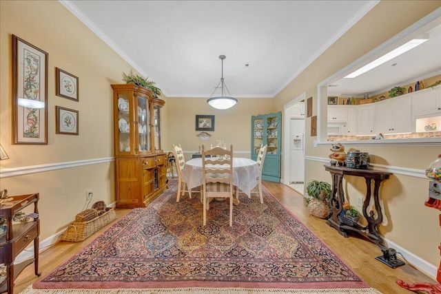 3040 McVitty Forest Dr Apt 211, Roanoke, VA 24018