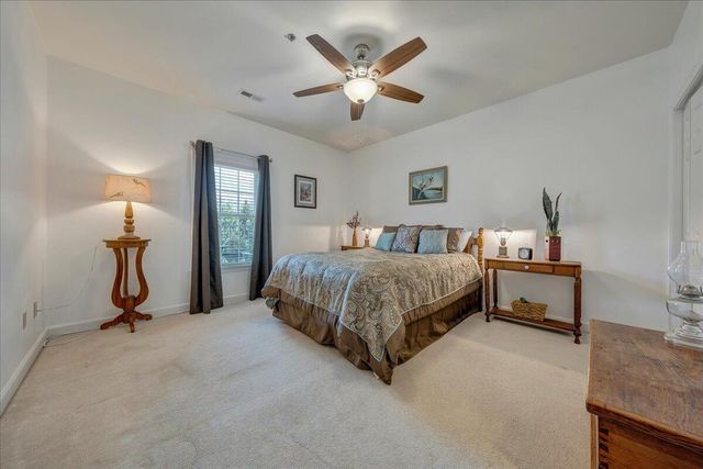 3040 McVitty Forest Dr Apt 211, Roanoke, VA 24018