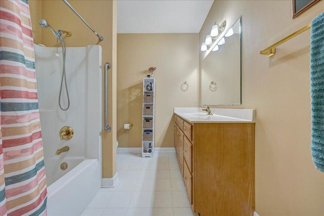 3040 McVitty Forest Dr Apt 211, Roanoke, VA 24018