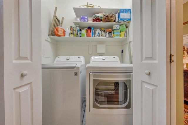 3040 McVitty Forest Dr Apt 211, Roanoke, VA 24018