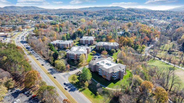 3040 McVitty Forest Dr Apt 211, Roanoke, VA 24018