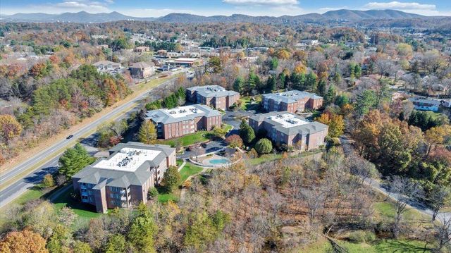 3040 McVitty Forest Dr Apt 211, Roanoke, VA 24018