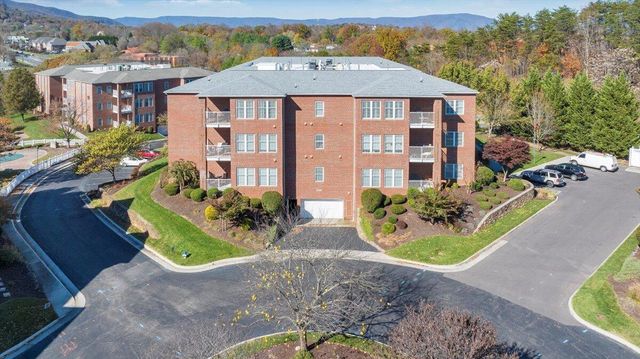 3040 McVitty Forest Dr Apt 211, Roanoke, VA 24018