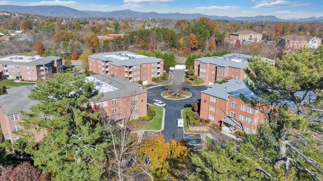 3040 McVitty Forest Dr Apt 211, Roanoke, VA 24018