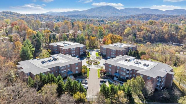 3040 McVitty Forest Dr Apt 211, Roanoke, VA 24018