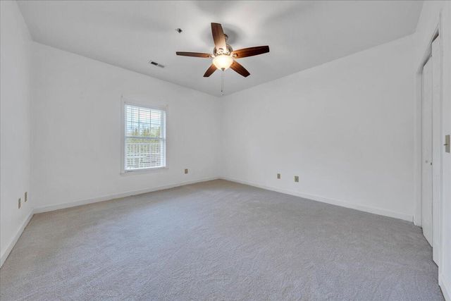 3040 McVitty Forest Dr Apt 211, Roanoke, VA 24018