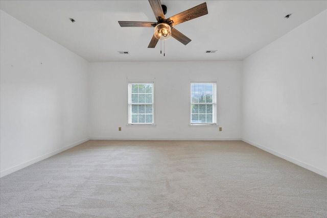 3040 McVitty Forest Dr Apt 211, Roanoke, VA 24018