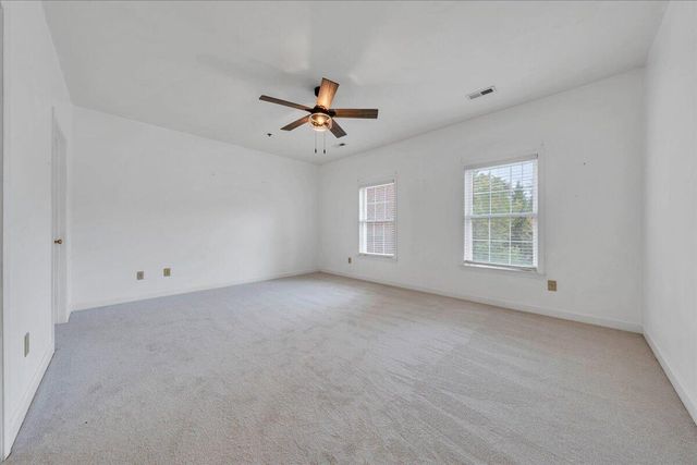 3040 McVitty Forest Dr Apt 211, Roanoke, VA 24018