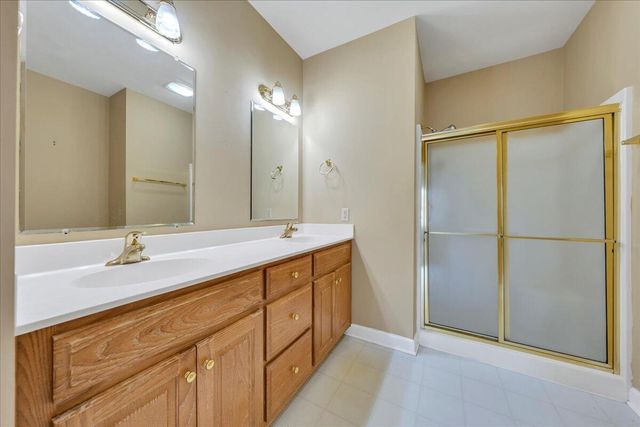 3040 McVitty Forest Dr Apt 211, Roanoke, VA 24018