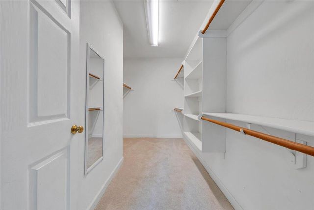 3040 McVitty Forest Dr Apt 211, Roanoke, VA 24018