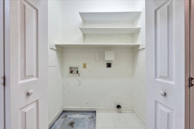 3040 McVitty Forest Dr Apt 211, Roanoke, VA 24018