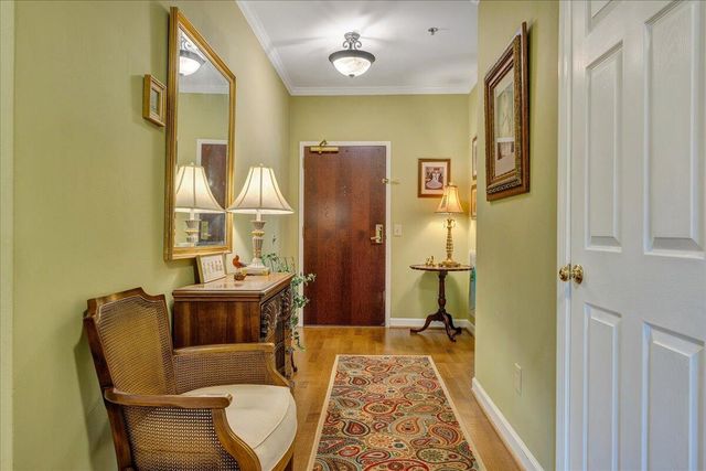 3040 McVitty Forest Dr Apt 211, Roanoke, VA 24018