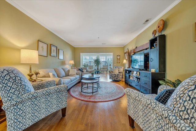 3040 McVitty Forest Dr Apt 211, Roanoke, VA 24018