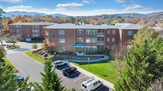 3040 McVitty Forest Dr Apt 211, Roanoke, VA 24018