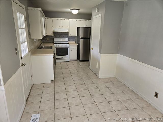 228 E J. Street, Jenks, OK 74037